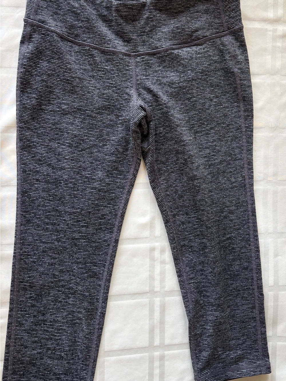 Old Navy Active Black Gray Heathered Cropped Leggings Size M